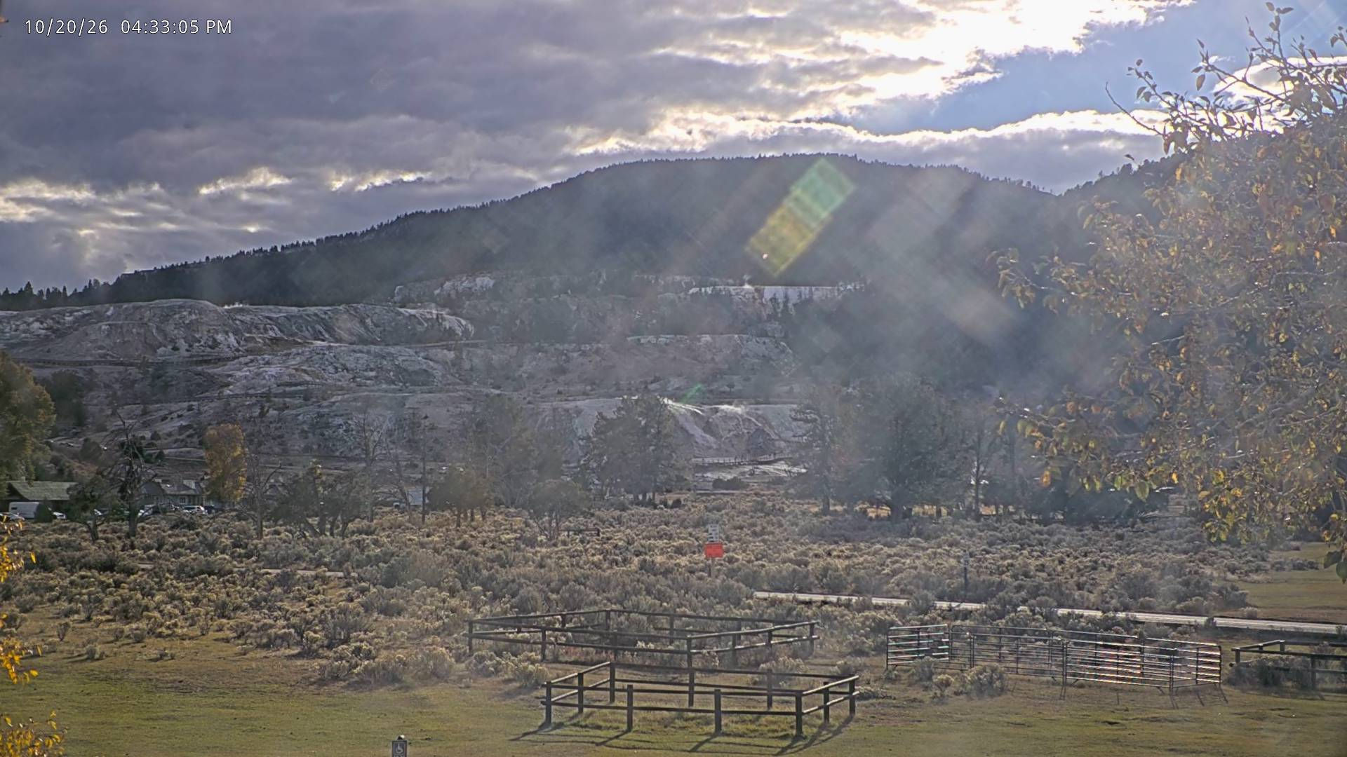 Yellowstone National Park Mammoth Hot Springs - Webcams