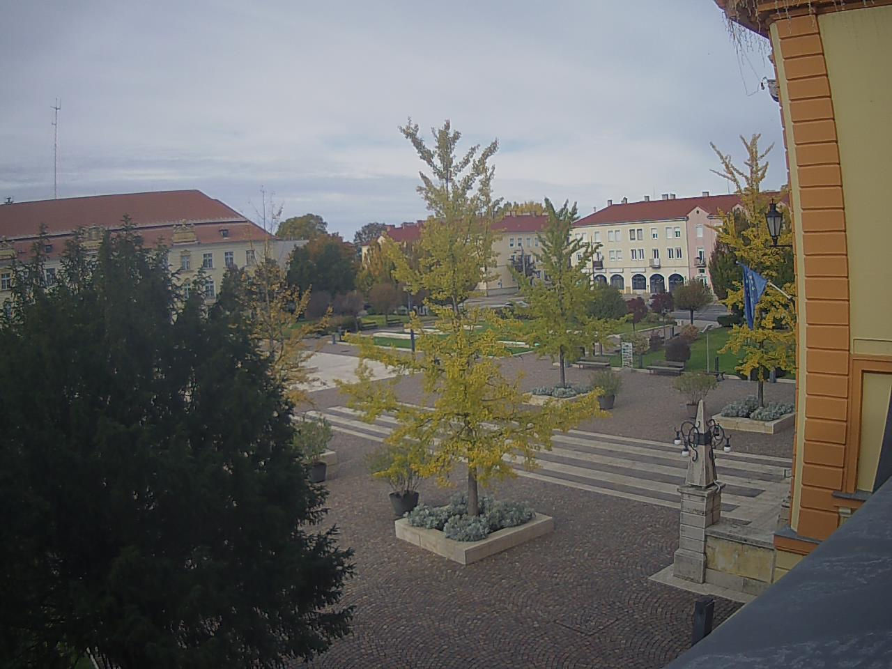 Komárom - Szabadság tér - Веб-камеры