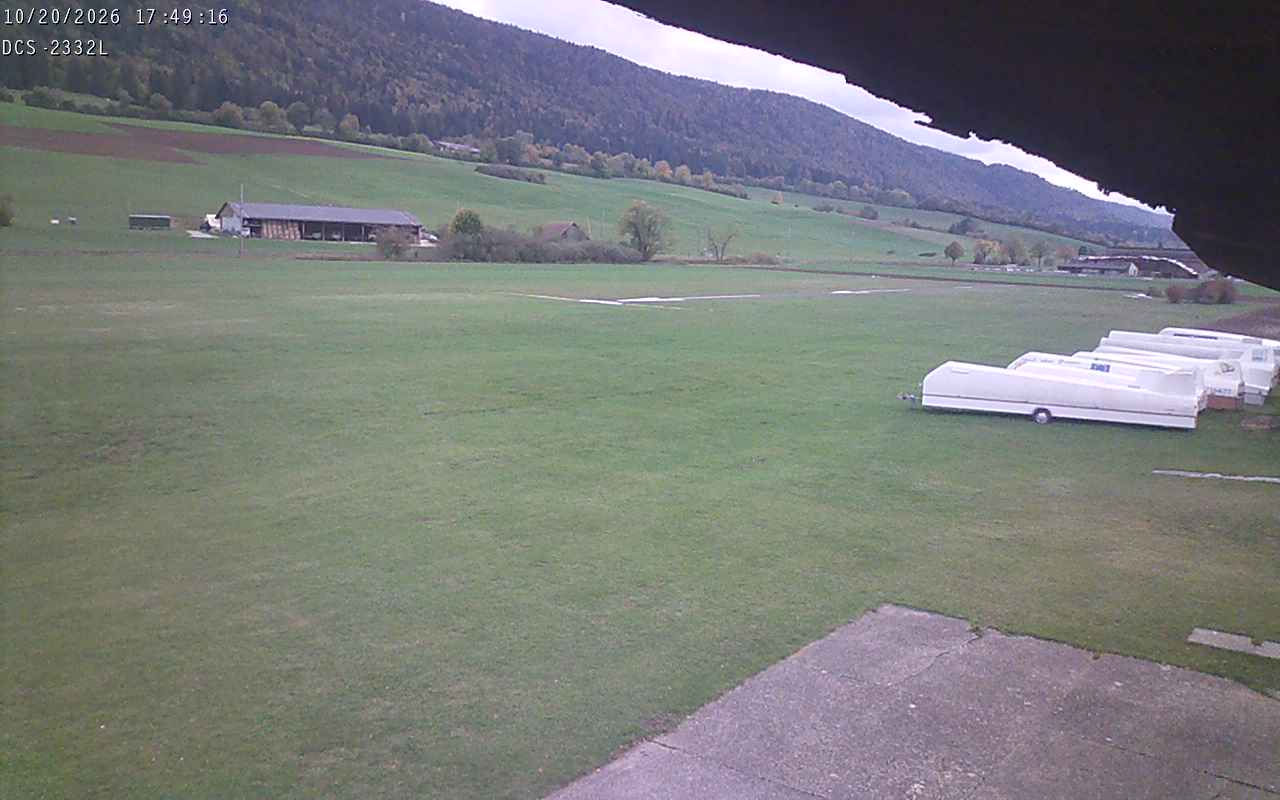 Courtelary - Flugplatz LSZJ RWY 06 - 어제