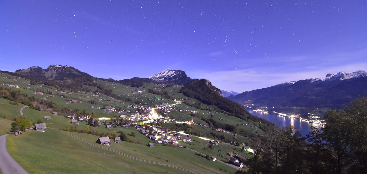 Amden - : Dorf mit Leistchamm - Kemarin