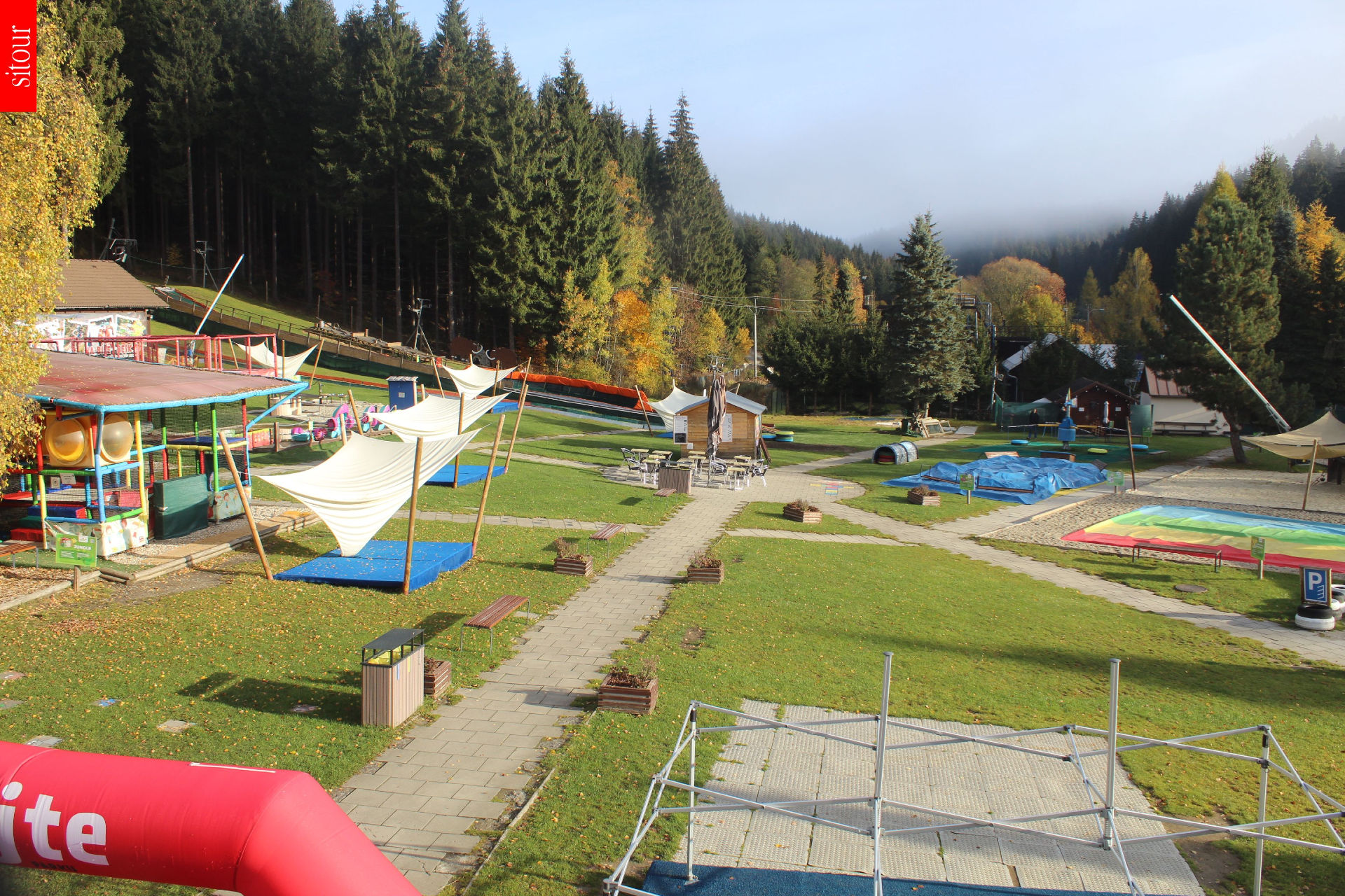 Bílá - dětský park - včera