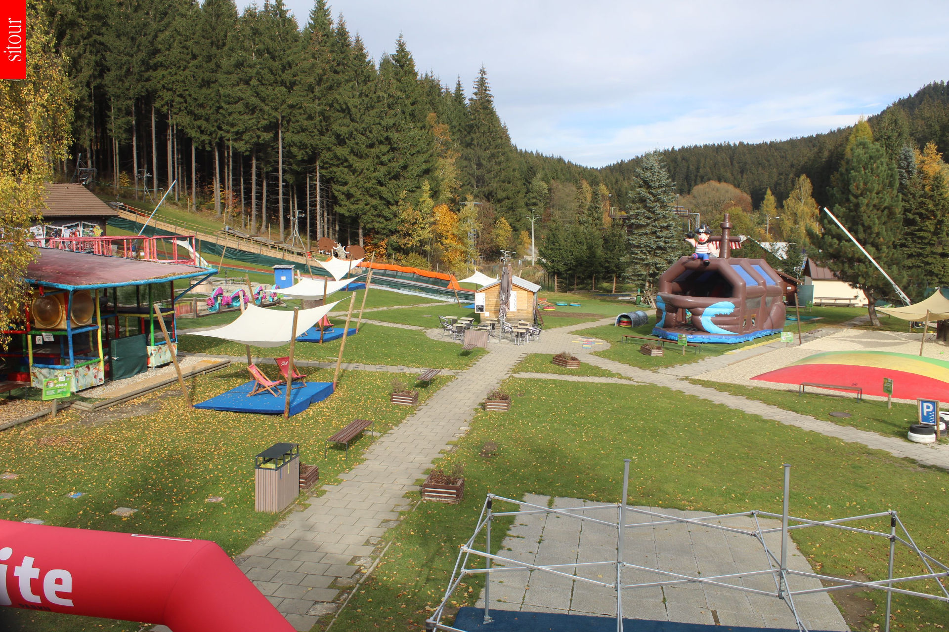 Bílá - dětský park - včera