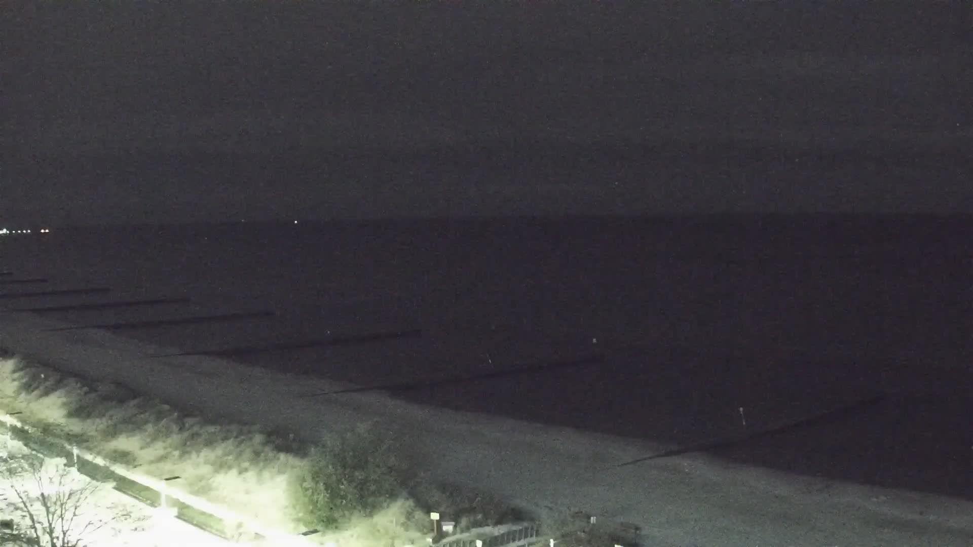 KOŁOBRZEG - widok na plażę - Kamery internetowe