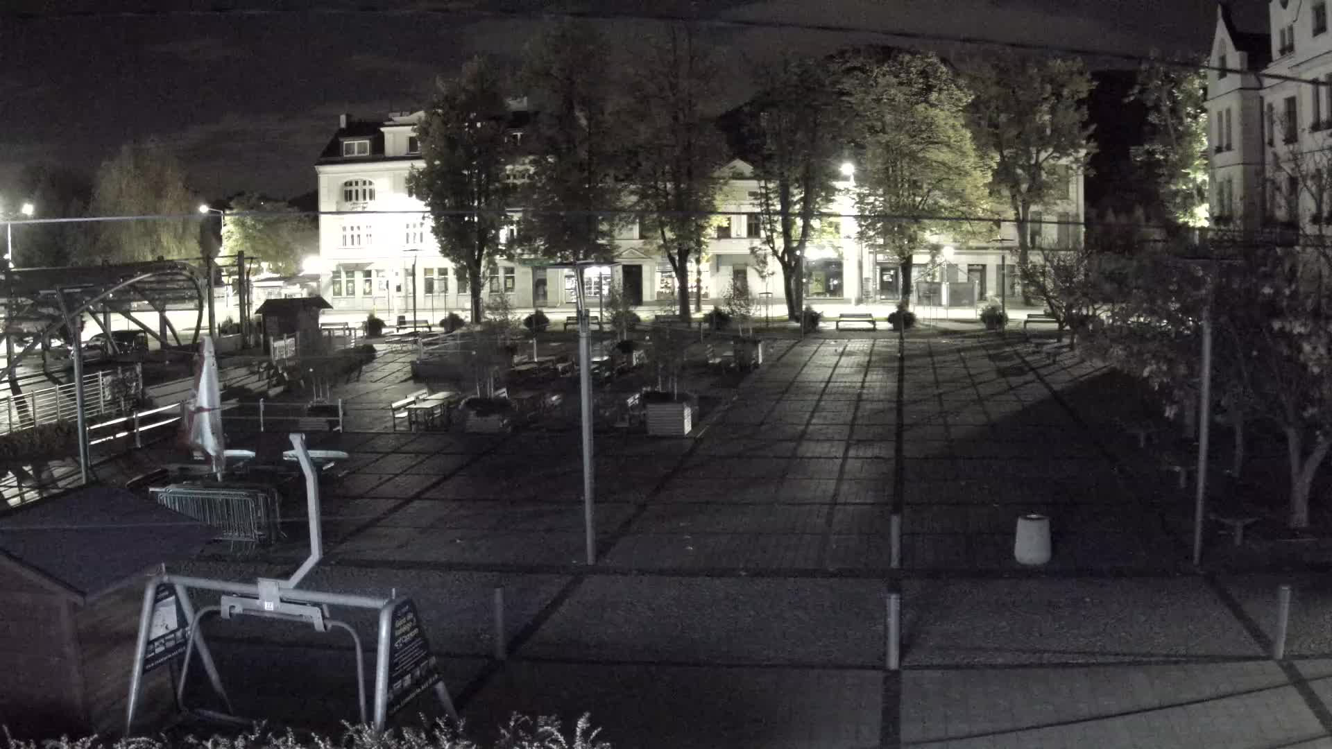 USTROŃ - widok na rynek - Včera